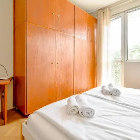 Apartamento Creative 70s-inspired Center Parking *