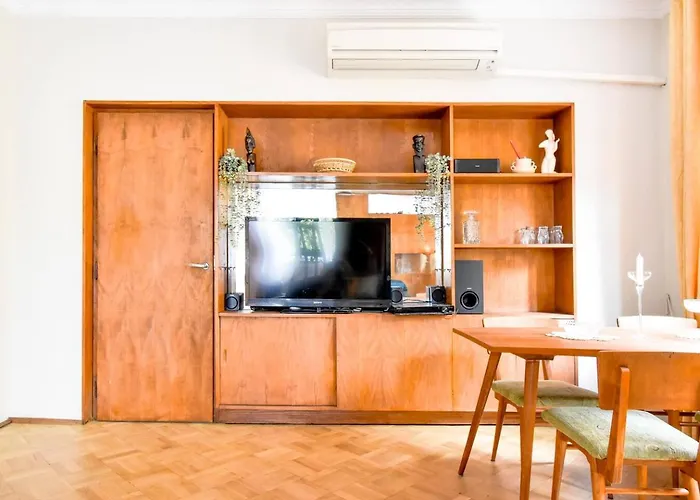 Creative 70s-inspired Center Parking Sófia