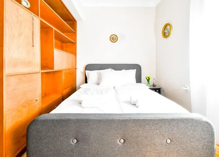 Creative 70s-inspired Center Parking ソフィア