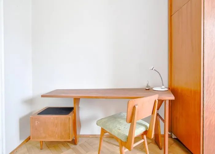 Creative 70s-inspired Center Parking