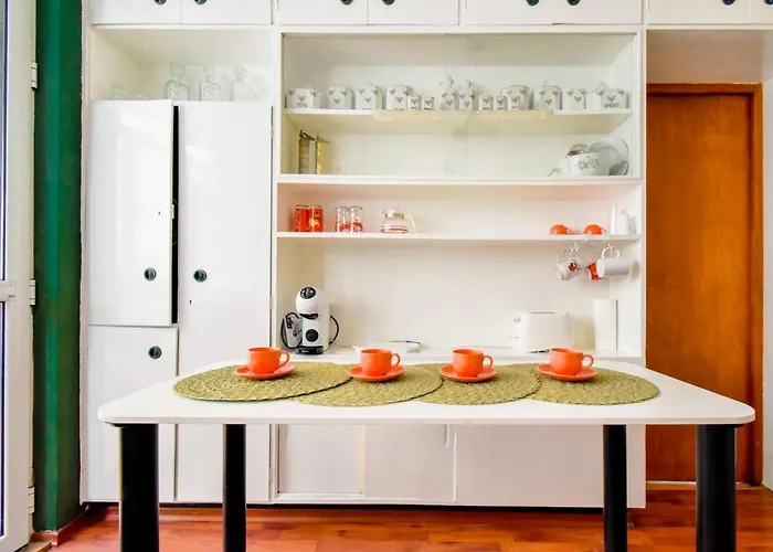 Creative 70s-inspired Center Parking *