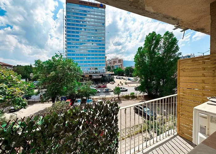 Creative 70s-inspired Center Parking アパート ソフィア