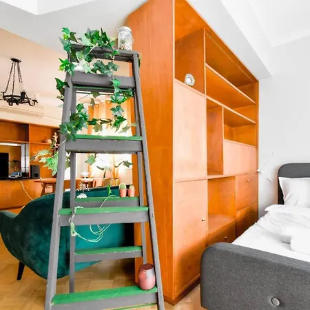 Creative 70s-inspired Center Parking * Szófia