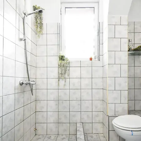 Creative 70s-inspired Center Parking Apartman Szófia